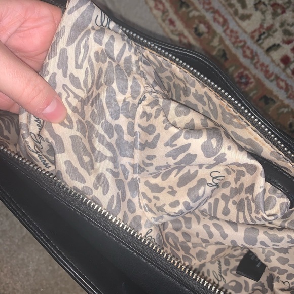 ❗️FREE w/ $50 purchase ❗️GUESS Women's Mill Creek Satchel - Picture 10 of 12